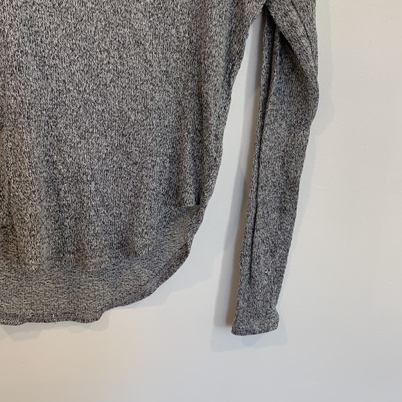 Women’s Express Light Long Grey Sleeve Shirt - Size Small - Picture 4 of 6